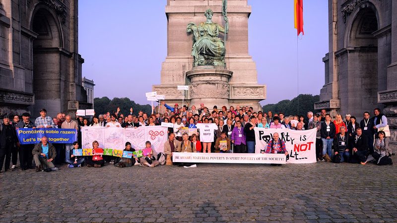 13th-meeting-family-picture 13th-meeting-family-picture