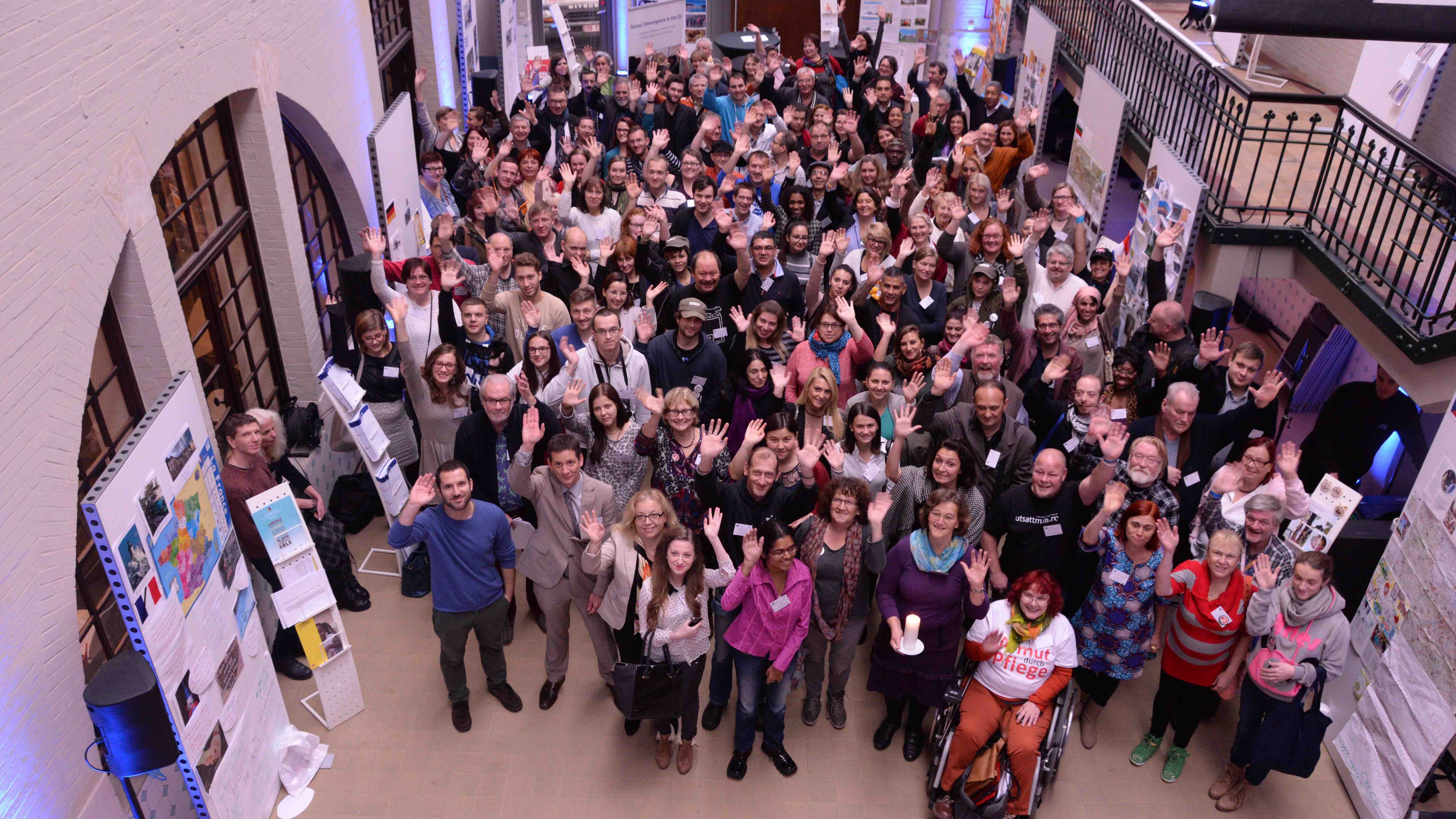 Rlp 4246 Group Waving1 24